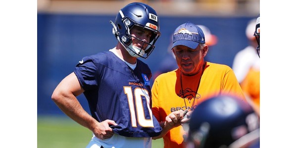 El entrenador de los Denver Broncos logró su plan trienal para avanzar a los playoffs